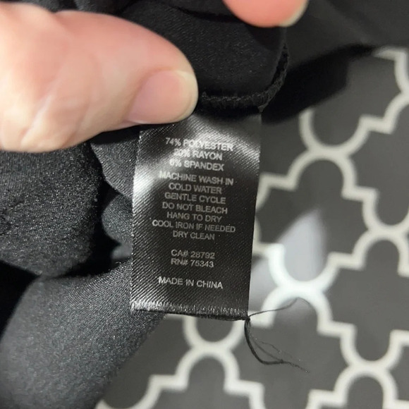 BELLE Vere XS Black Blouse With Rose Embroidery - Picture 6 of 6